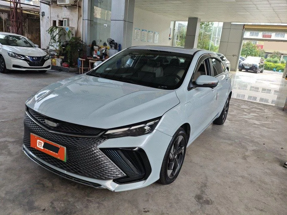 Emgrand L HiP 2022 Model Year 1.5TD-DHT Pro 100KM Executive Edition