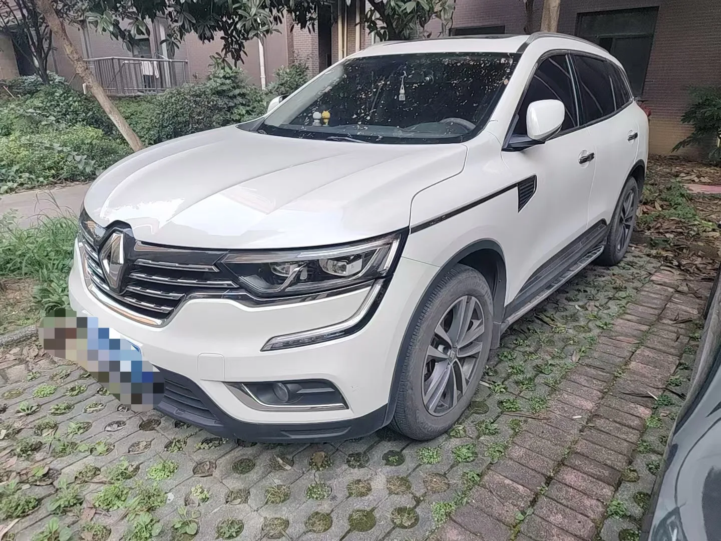 Koleos 2018 Model Year 2.0L Front-Wheel Drive Luxury Edition