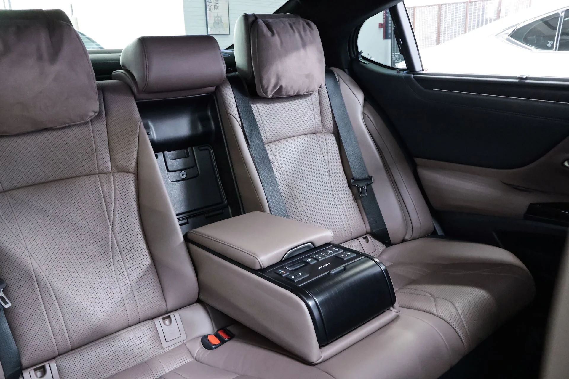 2021 Lexus ES 300h Executive Edition