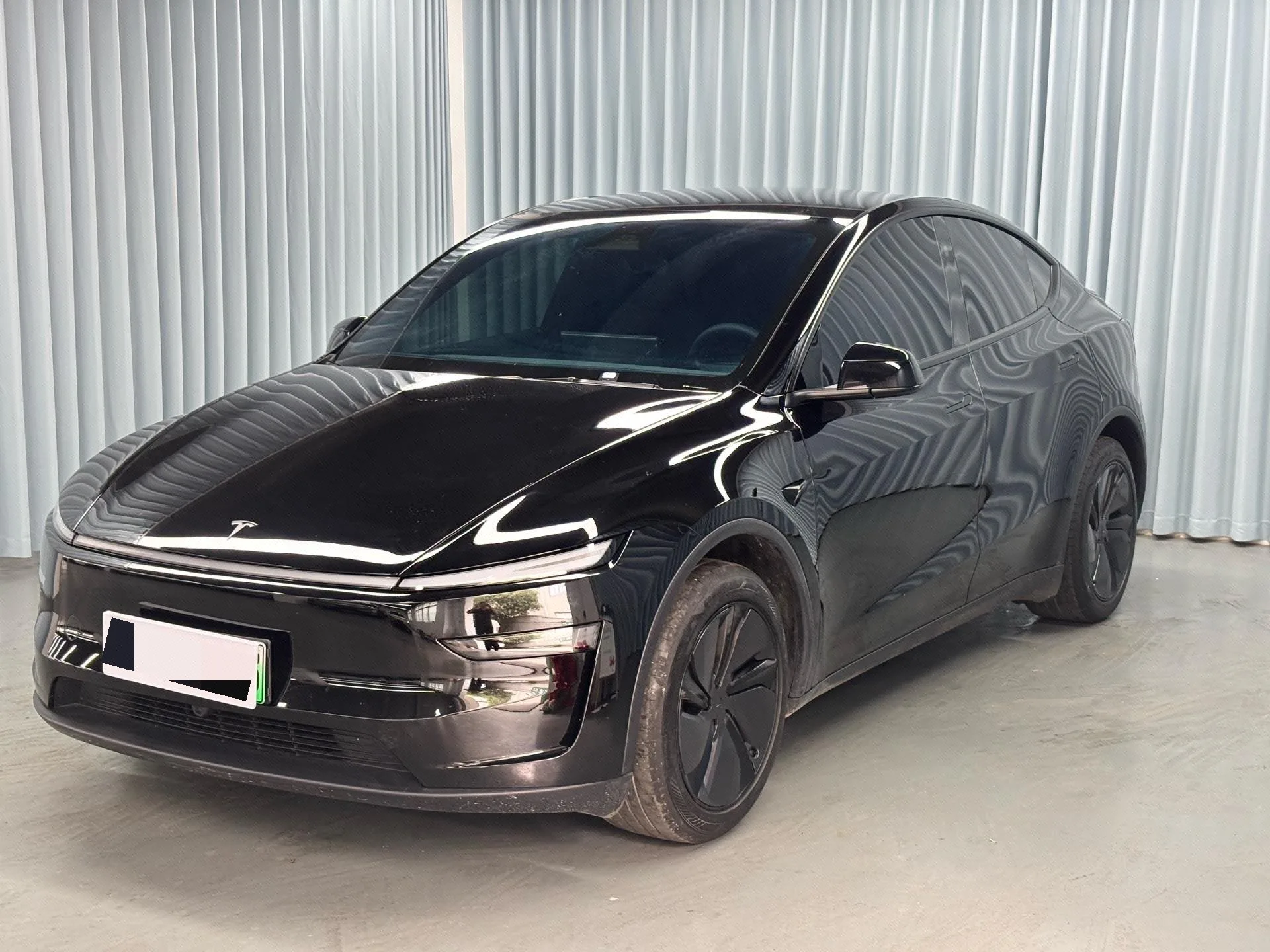 Tesla 2026 Model Y Rear-Wheel Drive Automatic
