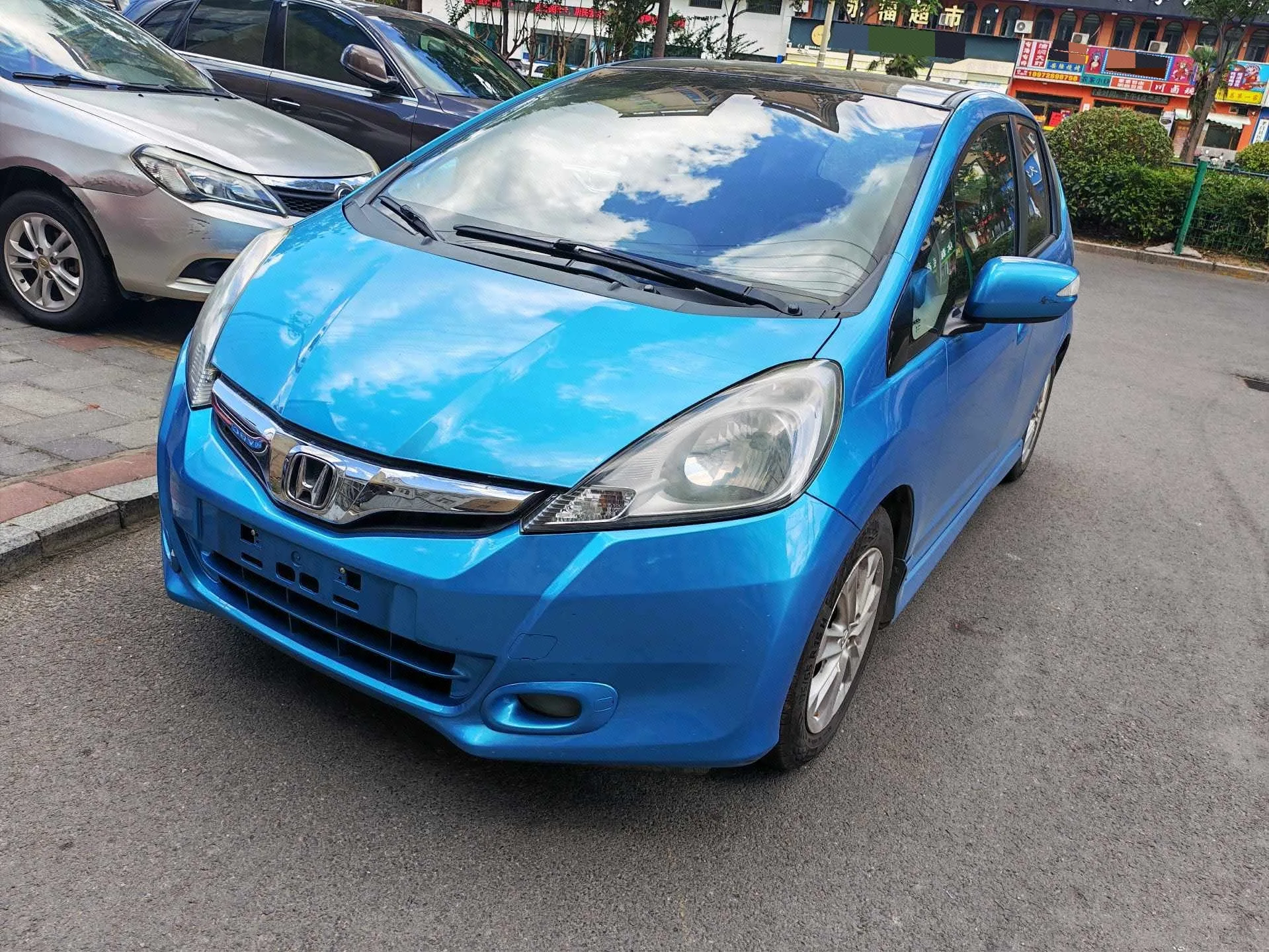 2011 Honda Fit 1.5L Automatic with Panoramic Sunroof