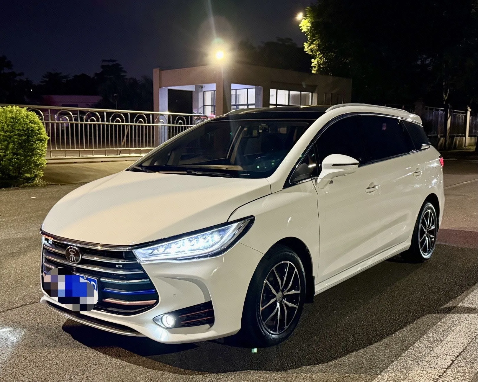 2017 Song MAX 1.5T Automatic Smart Connect Premium 7-Seater