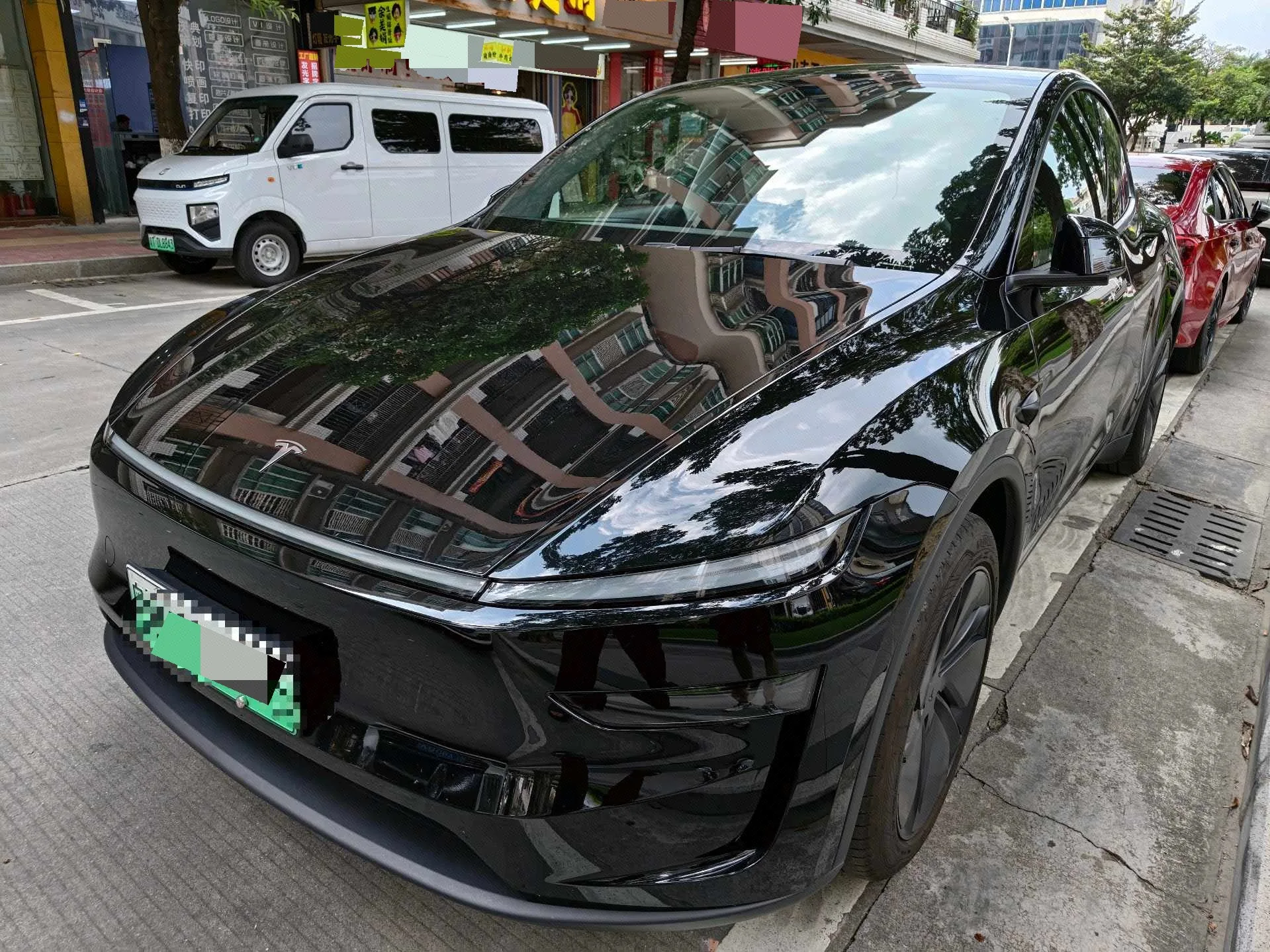 Tesla 2025 Model Y Rear-Wheel Drive Automatic