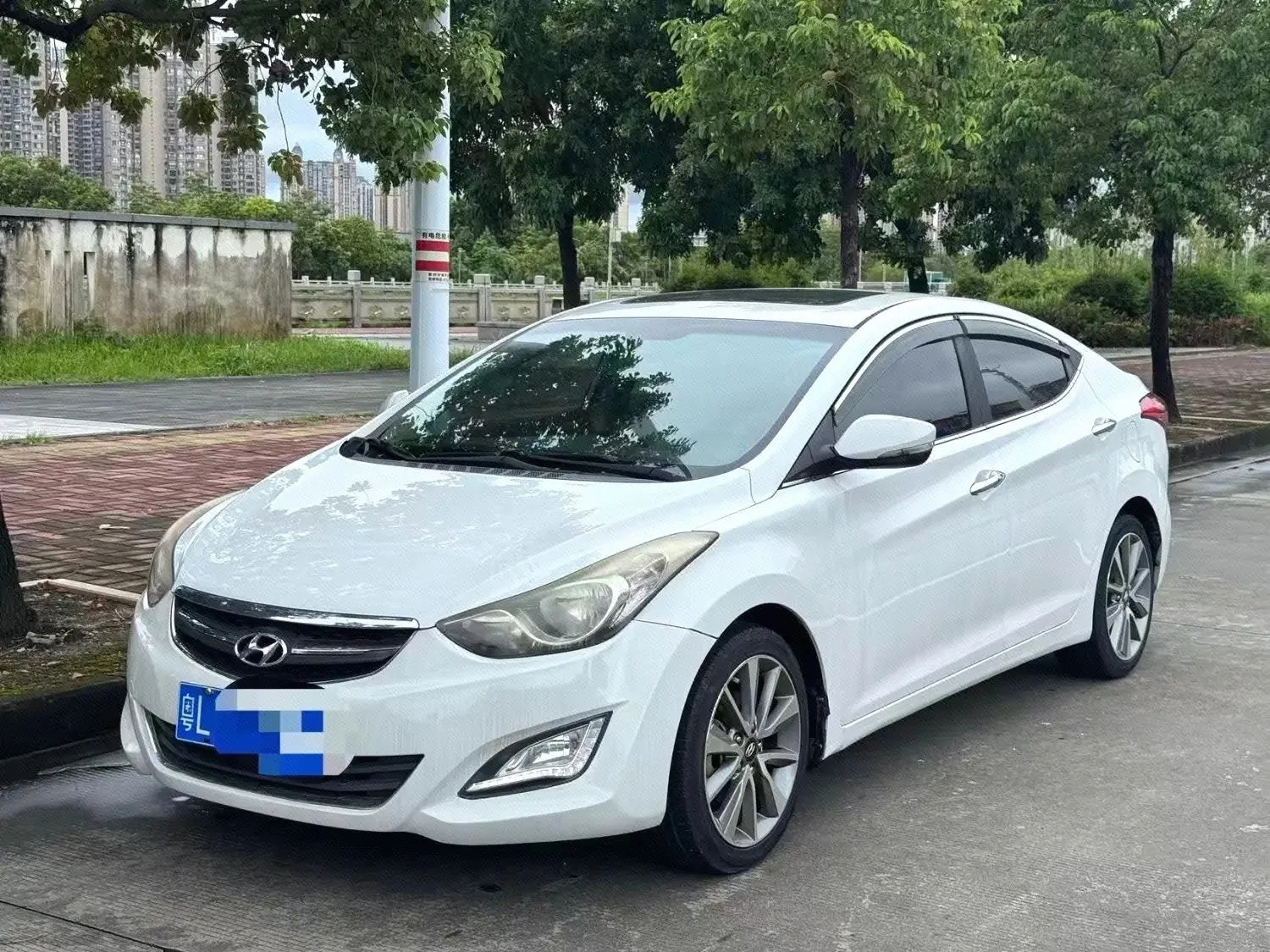 Hyundai Elantra 2015 1.6L Automatic Leading Edition