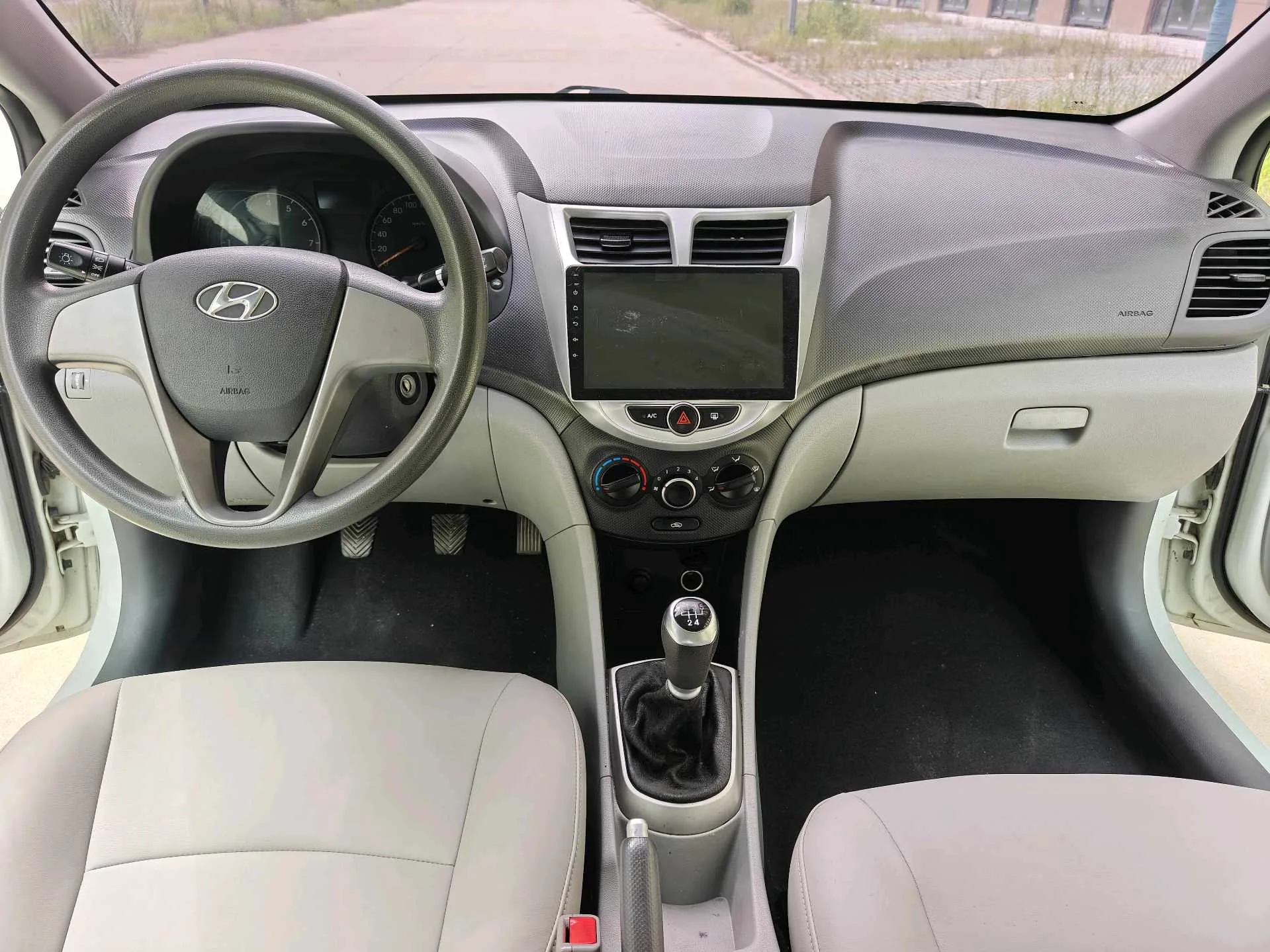 2014 Hyundai Reina 1.4L Automatic Fashion GS