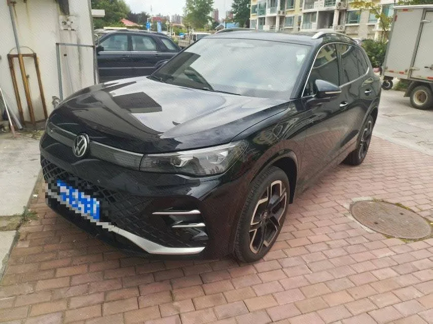 Volkswagen 2026 Tiguan L PRO 2.0 TSI 380 TSI AWD R-Line Smart Premium Edition, Automatic Transmission