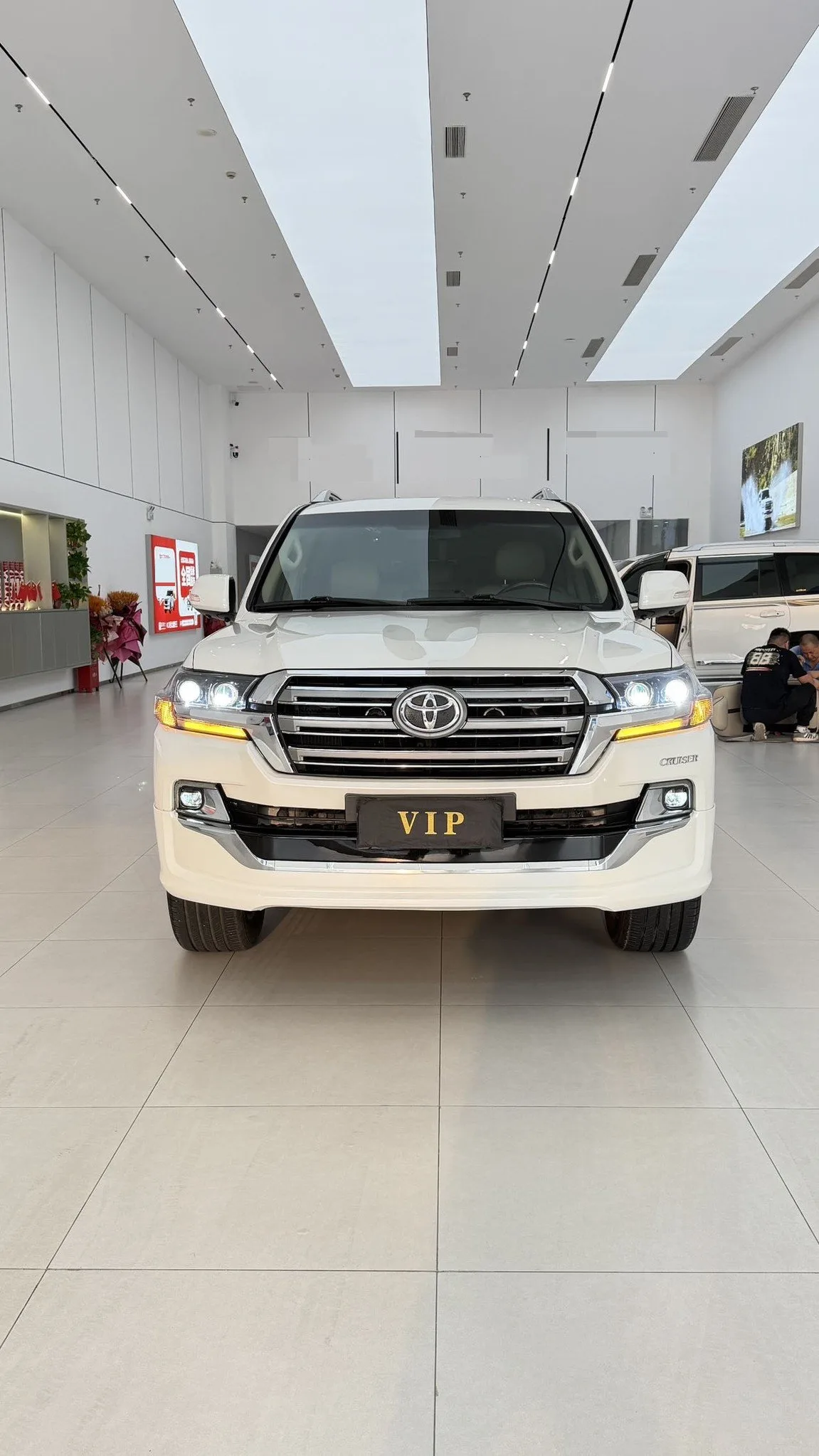 Land Cruiser (Imported) 2015 Model Year 4.0L V6 Middle East Limited Edition