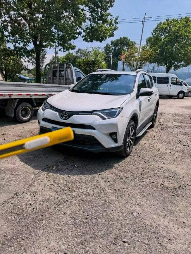 2018 RAV4 2.0L CVT Front-Wheel Drive Style X Edition