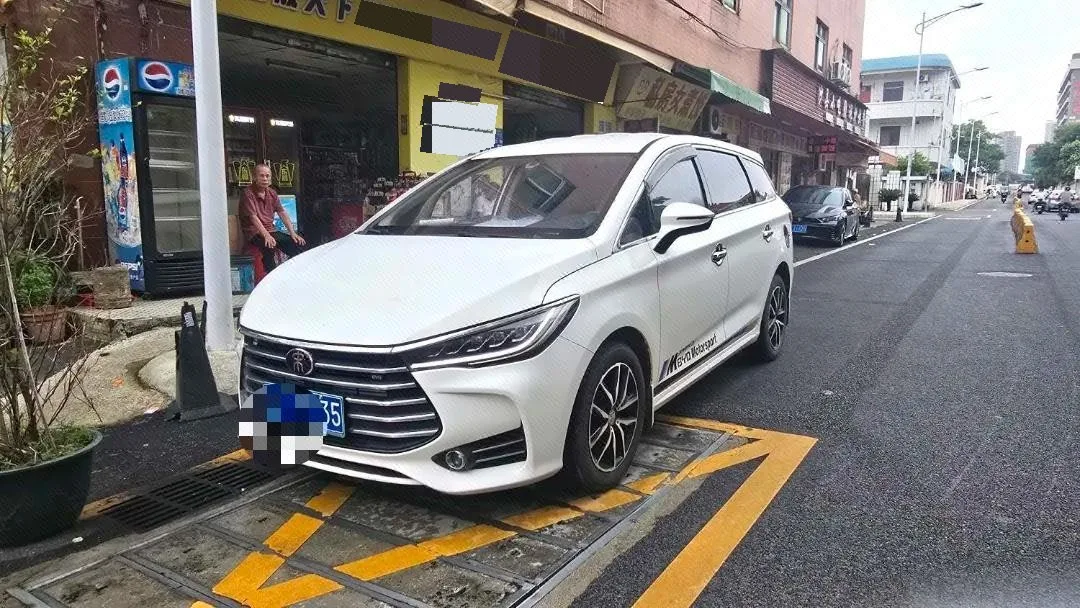 Song MAX 2017 1.5T Automatic Intelligent Luxury 7-Seater