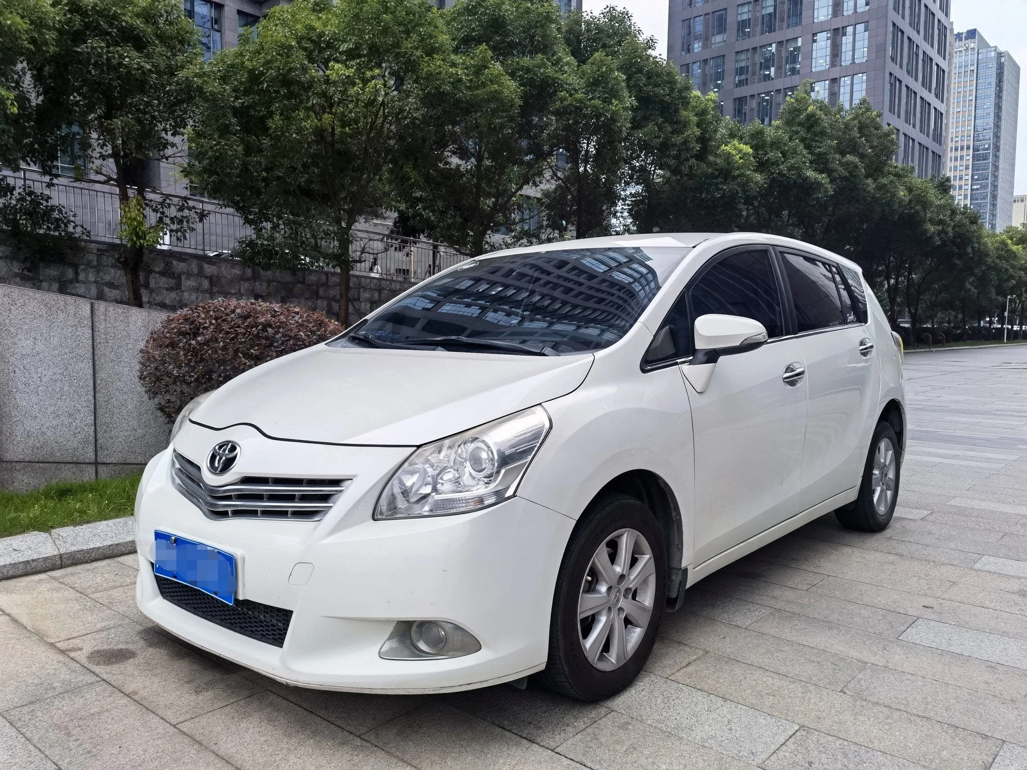 Yizhi 2014 Star Glory 180E CVT Elite Multi-Purpose Edition
