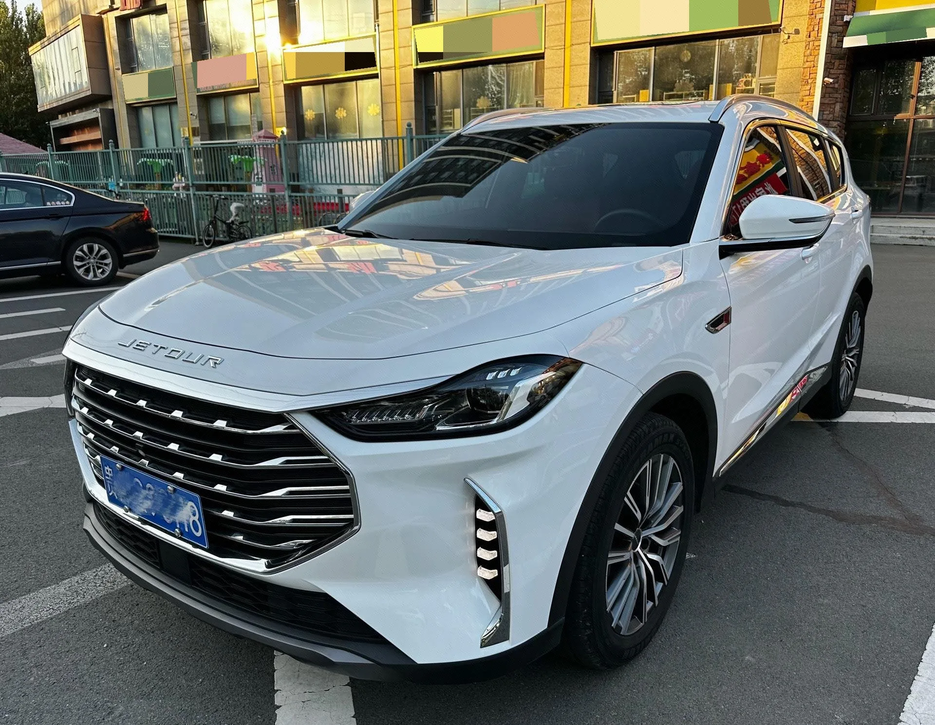 Jetour X70 PLUS 2023 1.5T DCT Self-Reliant PRO 5-Seater