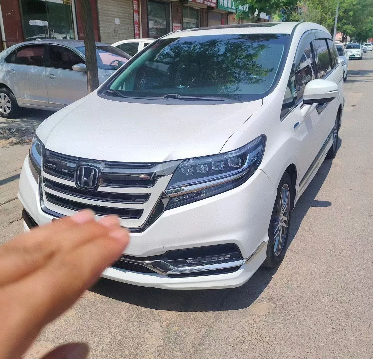 Elysion 2019 2.0L Hybrid Luxury Edition