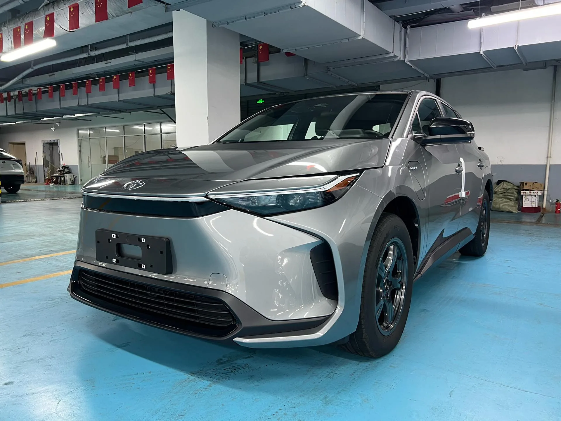 Toyota 2025 Platinum 4X 615 Air Edition, Automatic Transmission