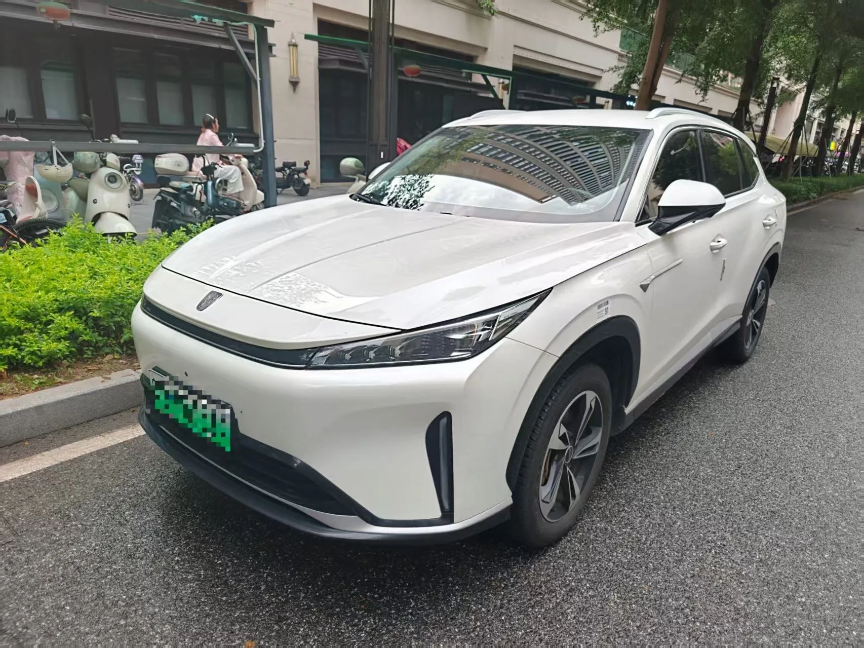 Roewe D5X DMH 2024 Model Year 135 Luxury Edition