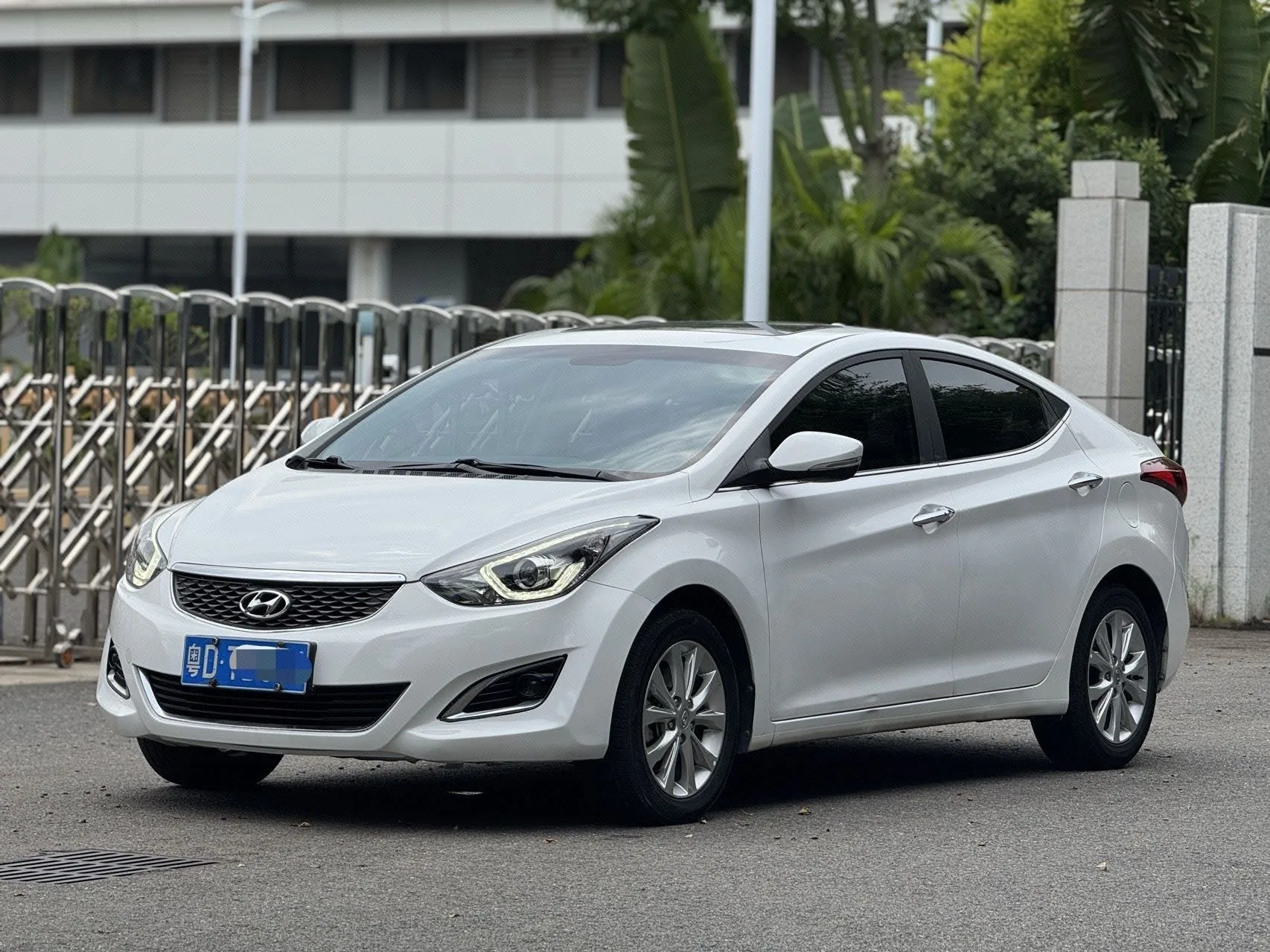 Hyundai Elantra 2016 1.6L Automatic Premium Edition