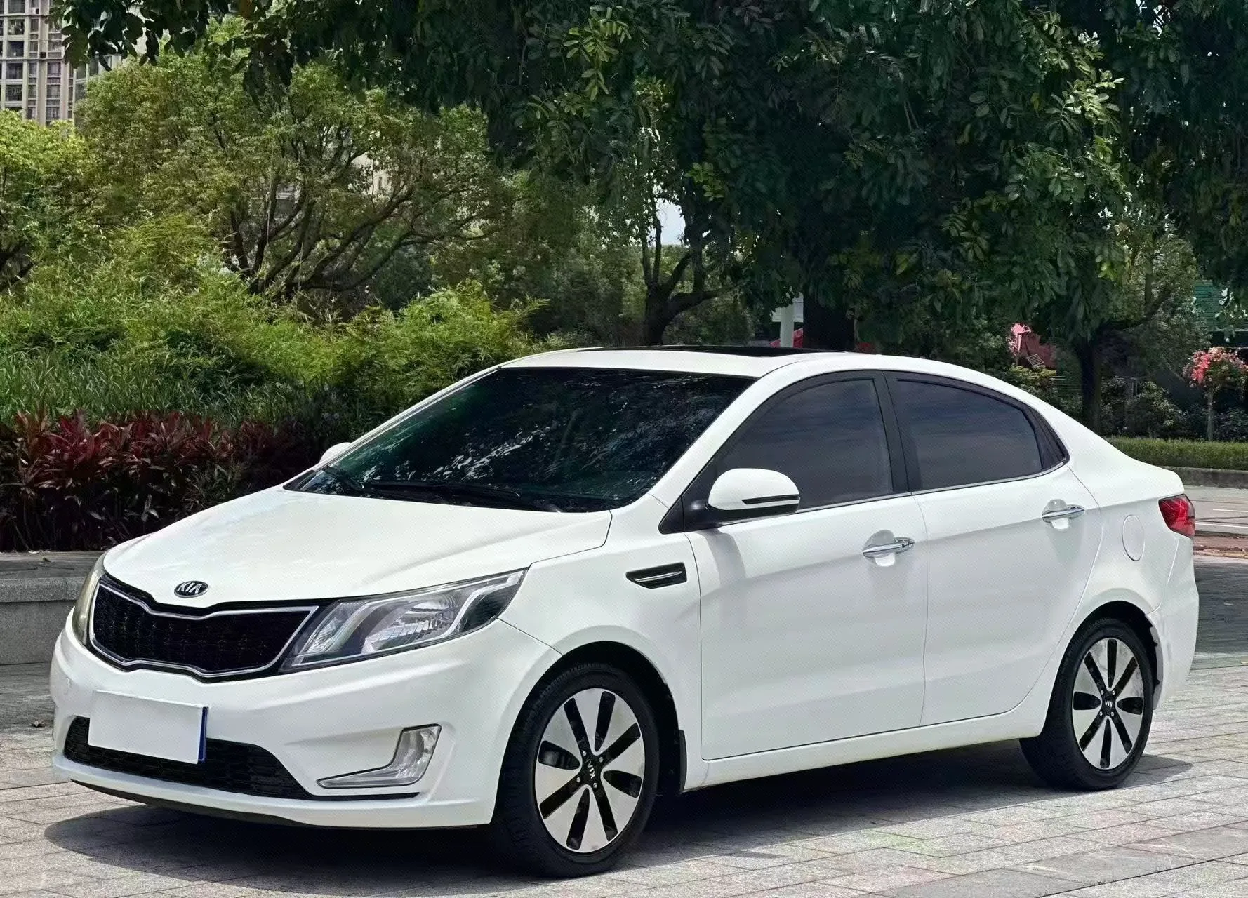 Kia K2 2012 Sedan 1.6L AT Premium Commemorative Edition