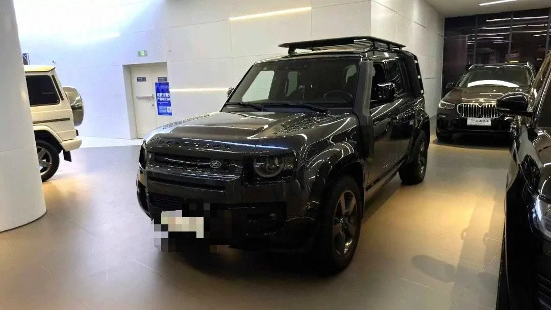 2022 Land Rover Defender 110 P400 Dark Edition