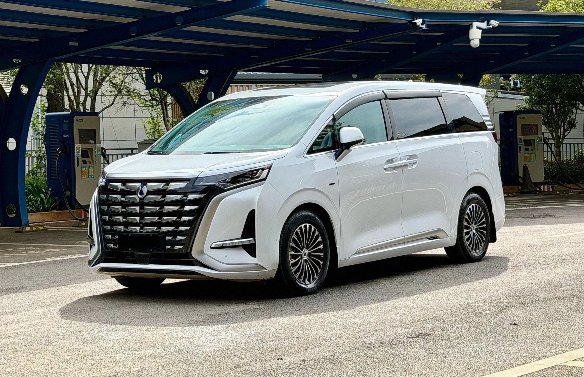 Denza D9 2022 DM-i 970 AWD Flagship Edition