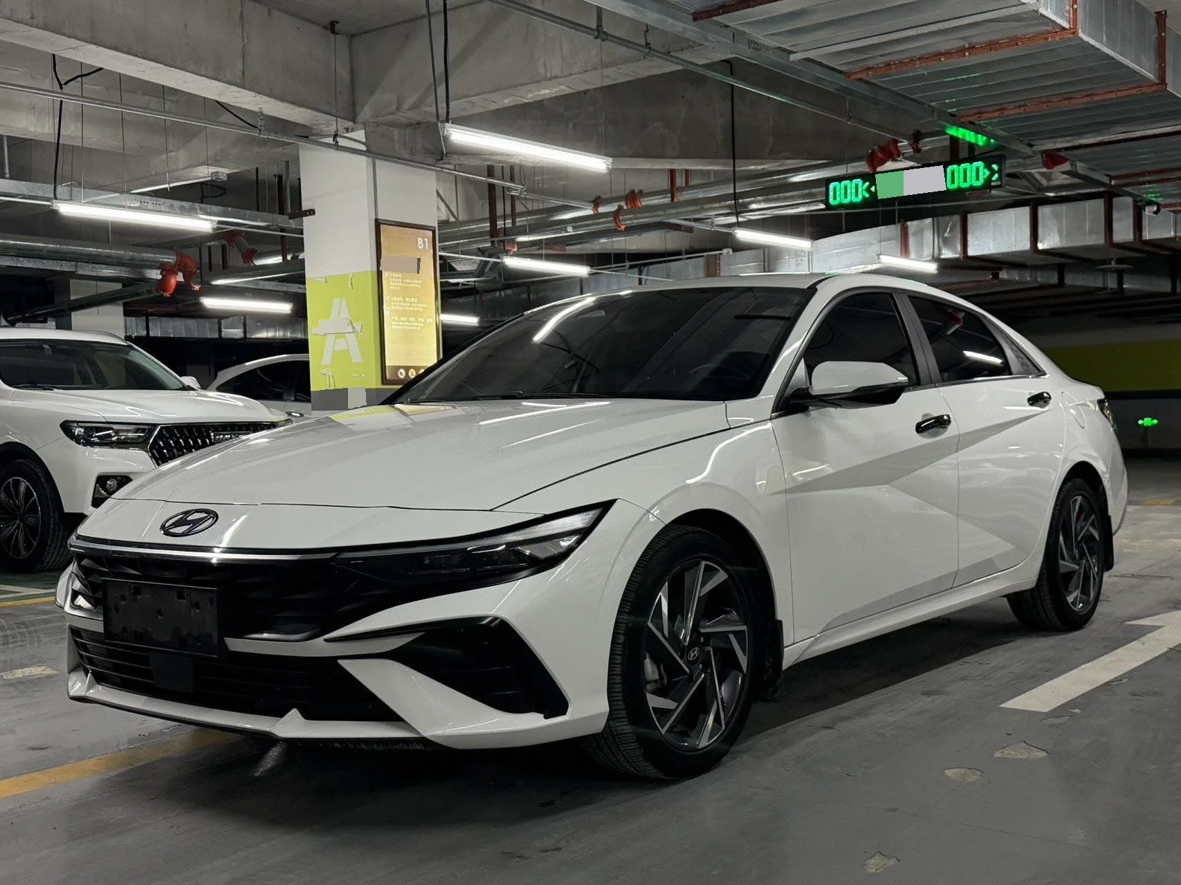 Hyundai Elantra 2023 1.5L CVT LUX Premium Edition
