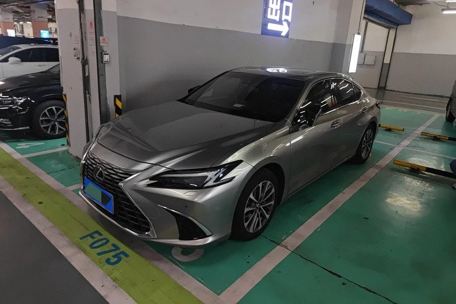 Lexus ES (Imported) 2025 ES200 2.0 CVT Premium Edition Automatic