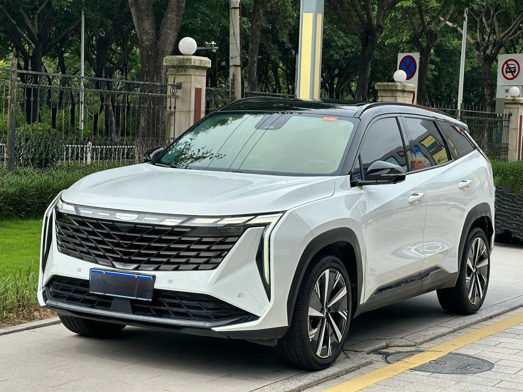 Geely Boyue L 2023 1.5TD DCT Premium Edition