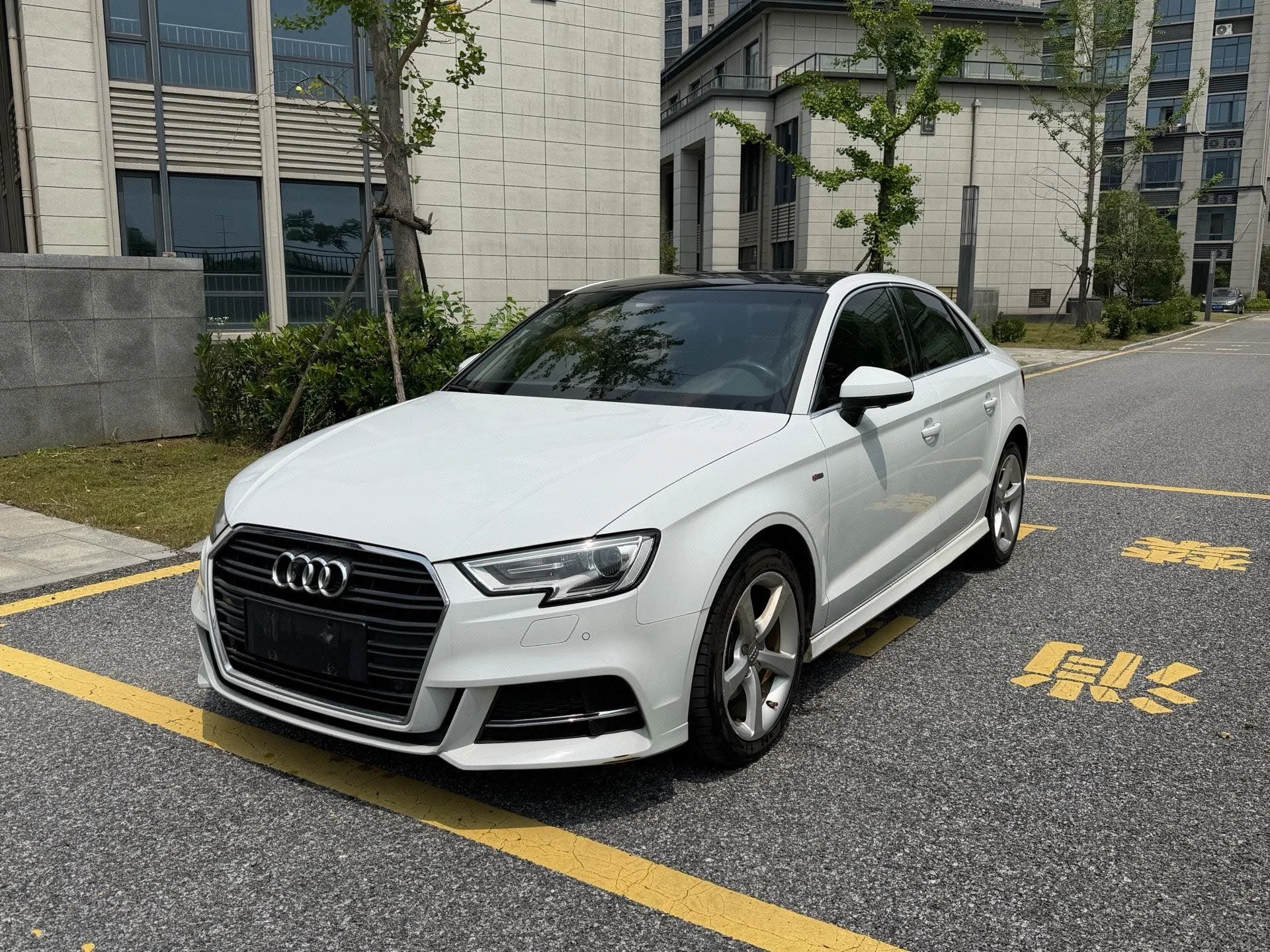 Audi A3 2018 30th Anniversary Edition Limousine 35 TFSI Fashion
