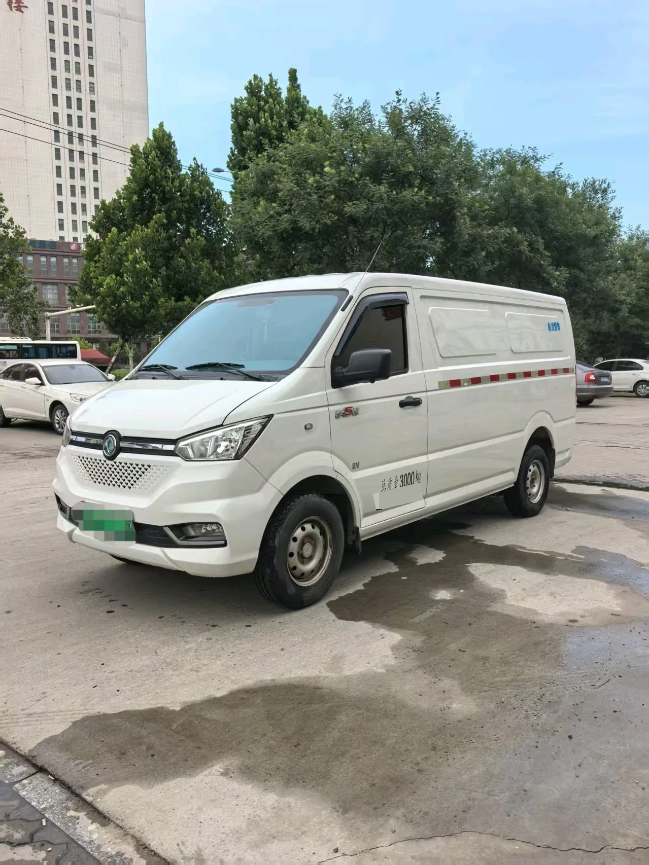 Dongfeng 2020 Yufeng EM26 4.865-meter All-Electric Van (Range: 220 km), 41.472 kWh, 3 metric tons, Automatic Transmission
