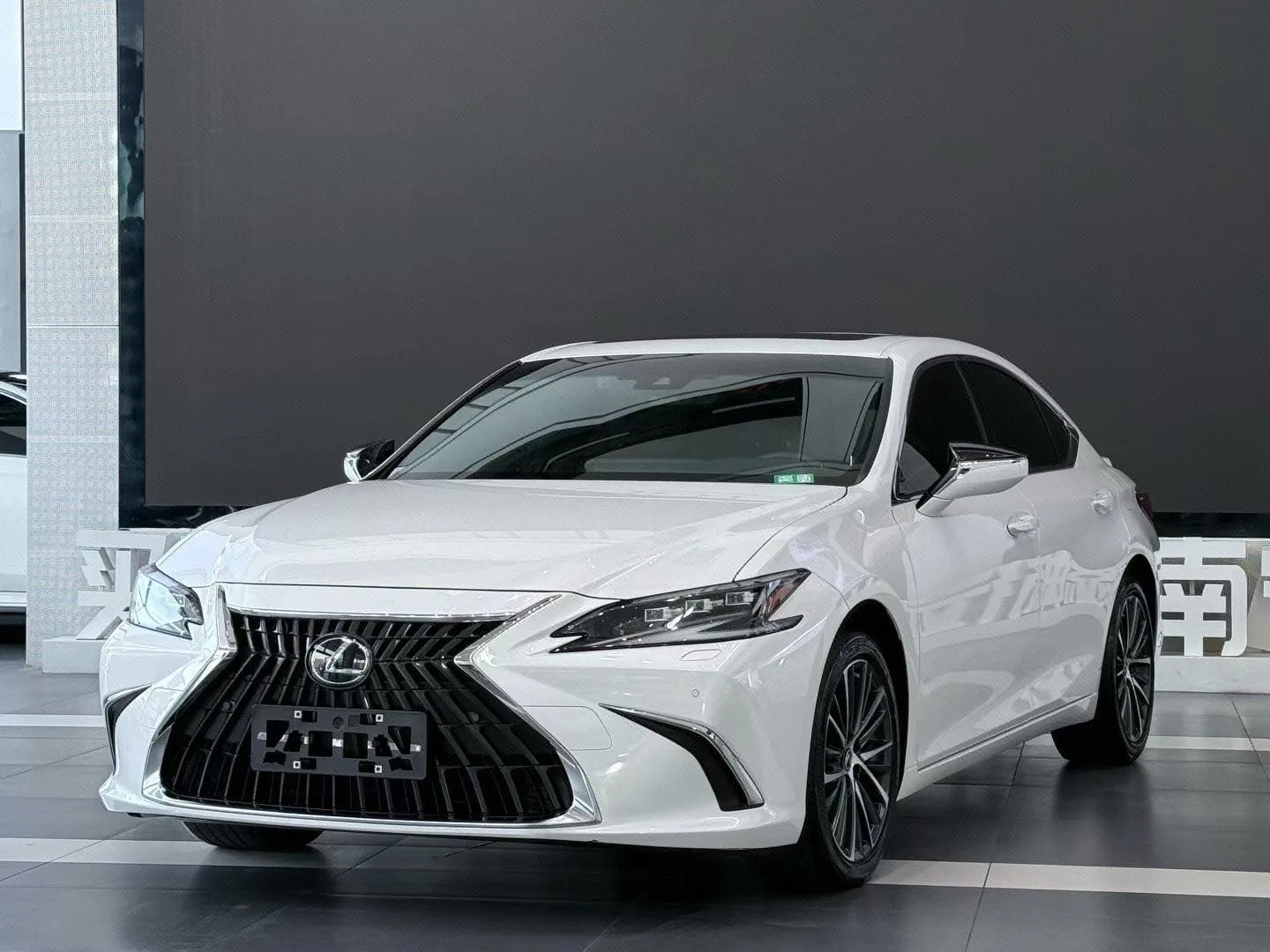 Lexus ES 2022 300h Premium Edition
