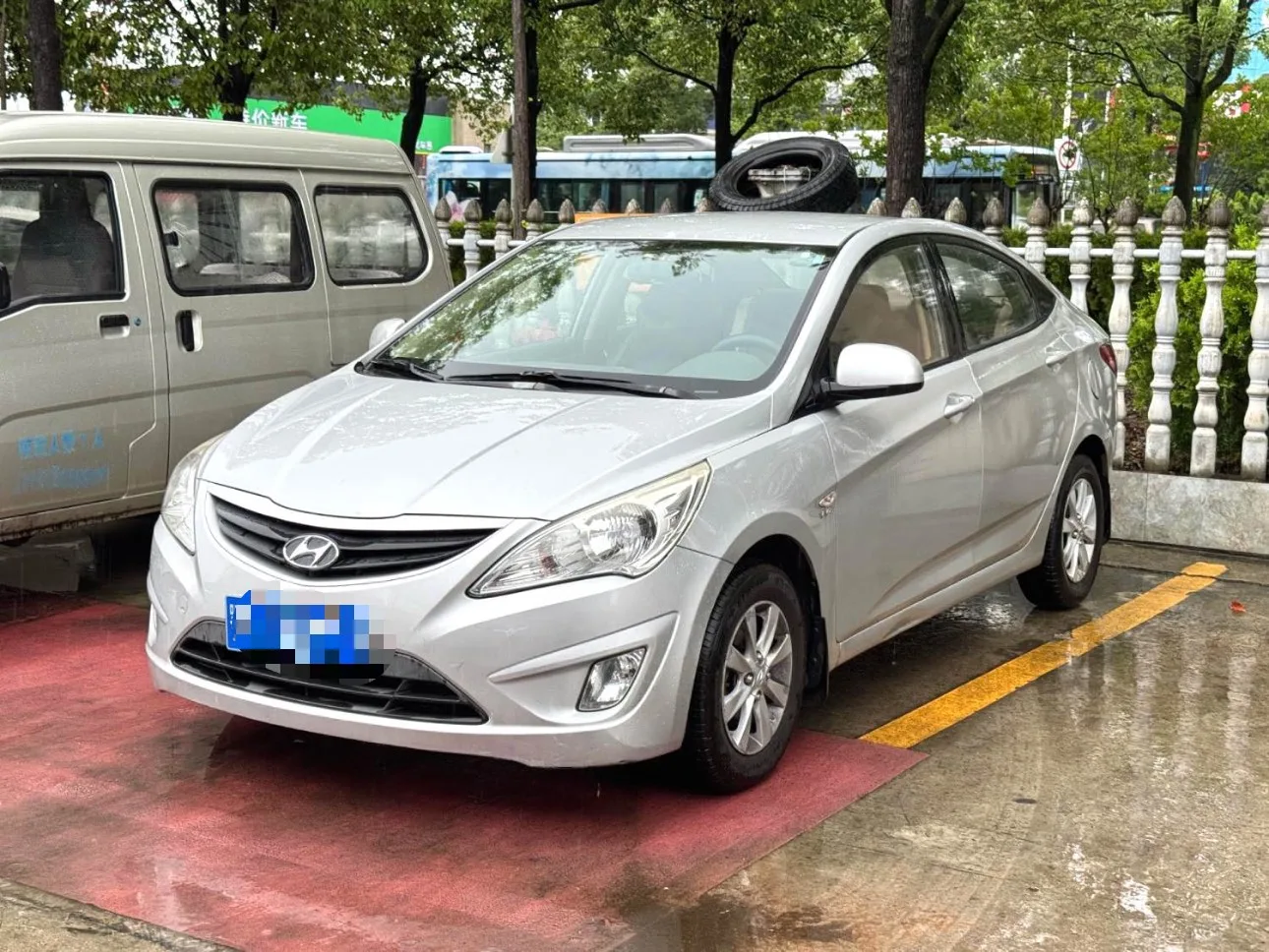 2010 Hyundai Reina Sedan 1.4L Automatic Comfort GS