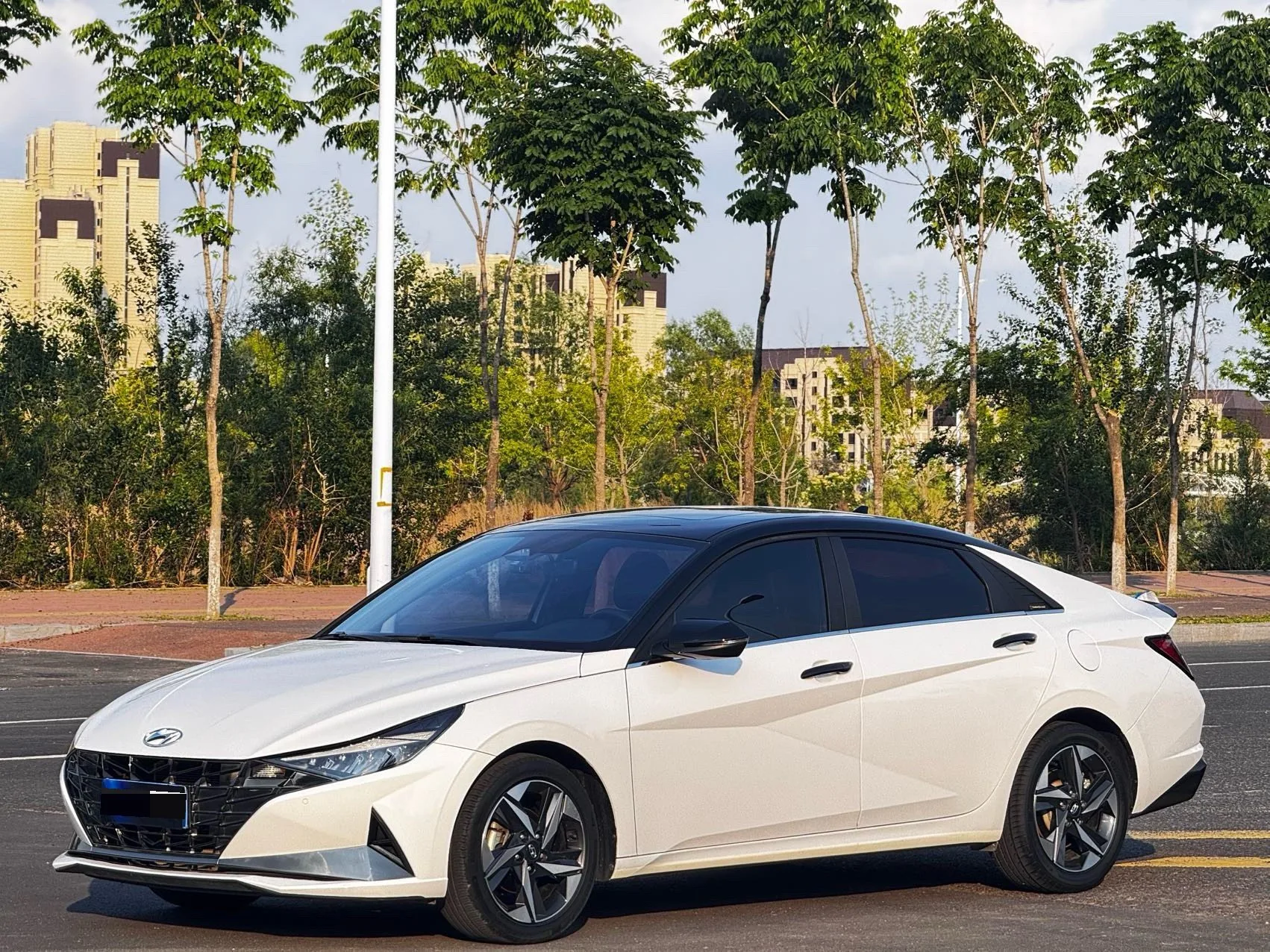 Hyundai Elantra 2022 240TGDi DCT LUX Premium Edition