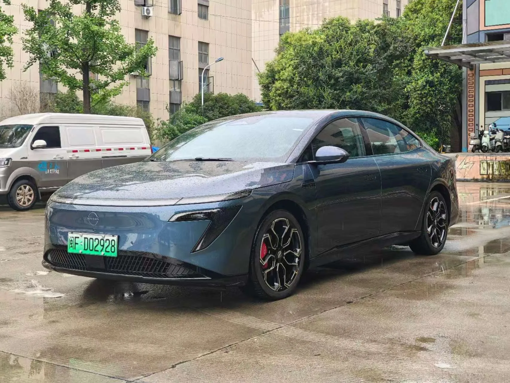 2025 Nissan N7 625 Max Automatic