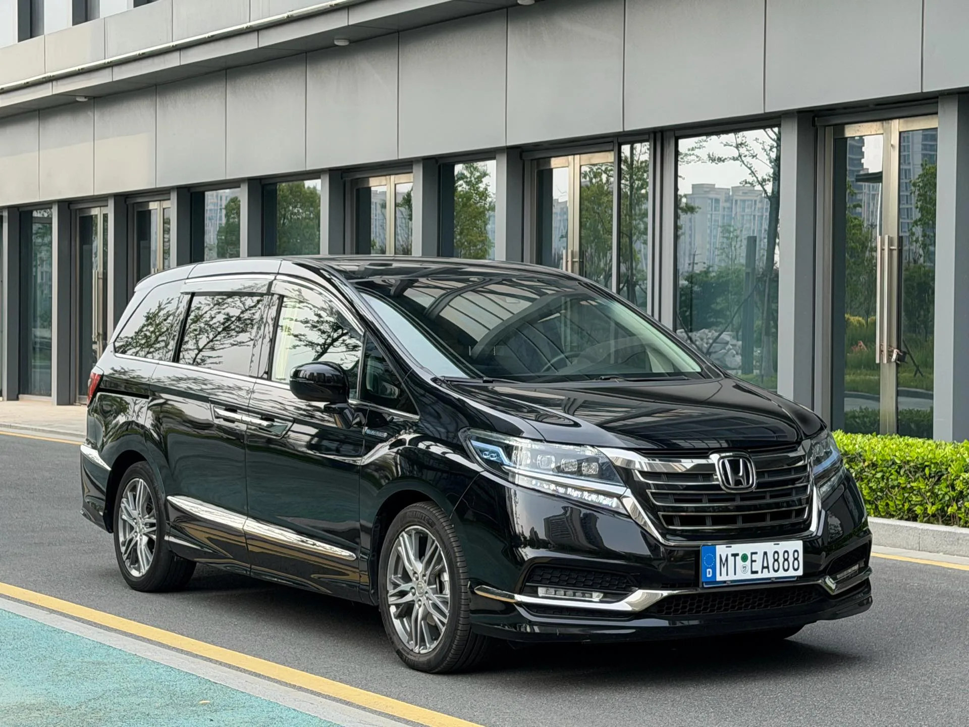 Elysion 2019 2.0L Hybrid Luxury Edition
