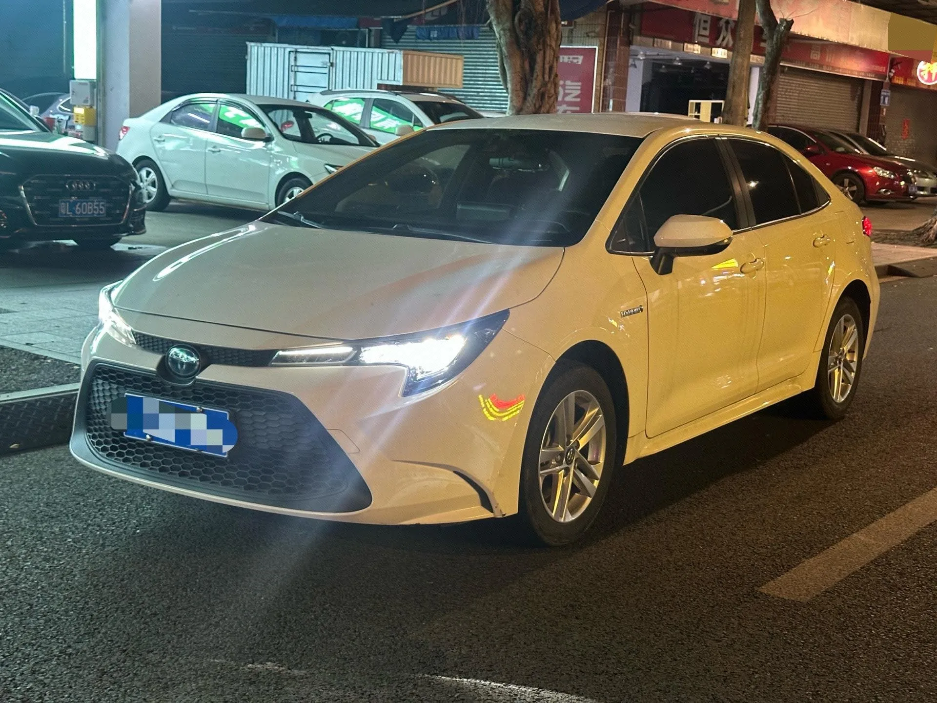 Levin 2022 Hybrid 1.8H E-CVT Leading Edition
