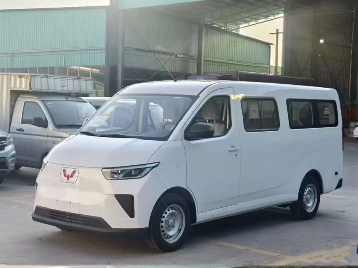Wuling 2026 Yangguang 440km/h Bus Comfort 6-Seater Automatic