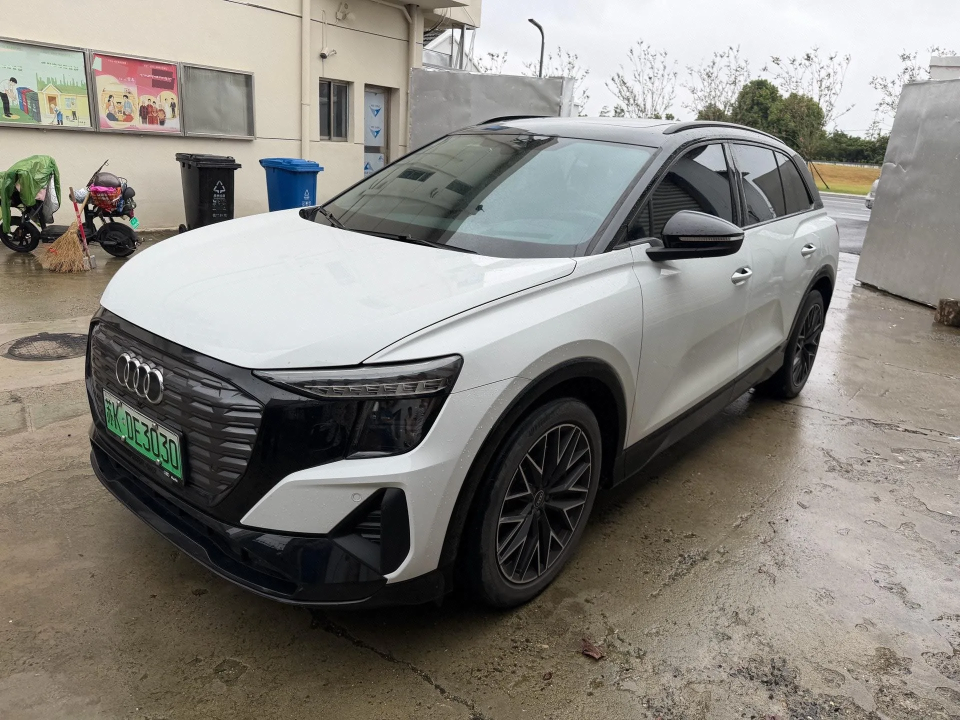 2022 Audi Q5 e-tron 40 e-tron Star Edition with Mecha Package
