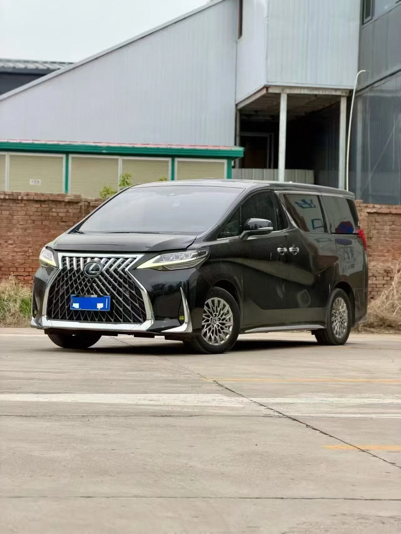 2020 Lexus LM 300h Four-Seater "Imperial" Edition