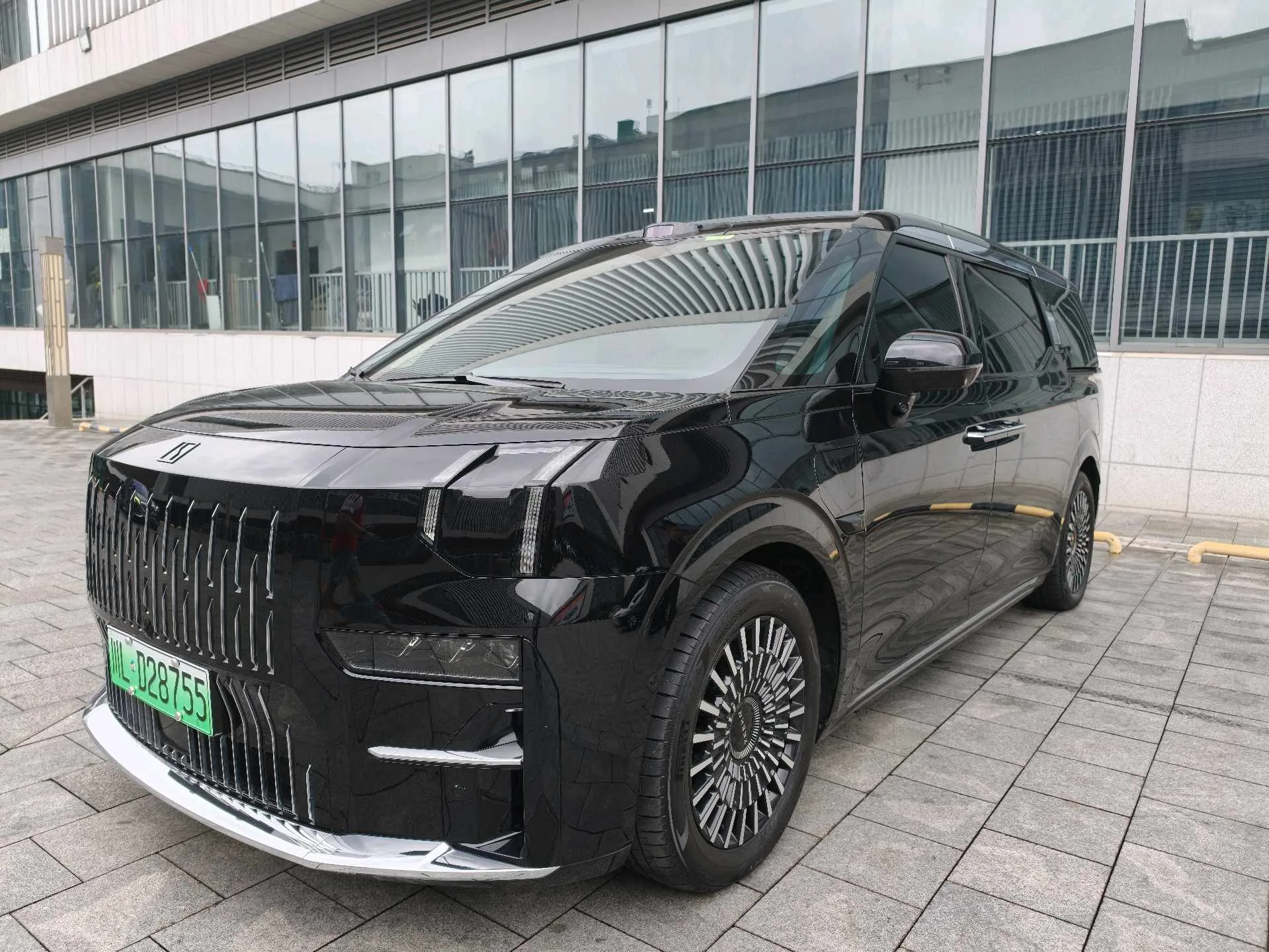 2024 Jike 009 Six-Seat Executive Edition AWD 108kWh Automatic