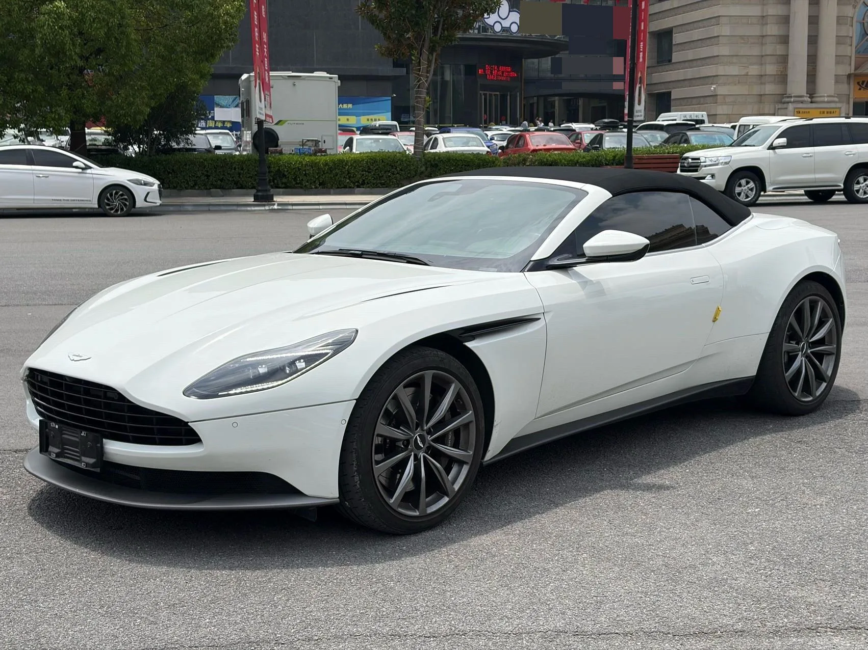 2019 Aston Martin DB11 4.0T V8 Volante