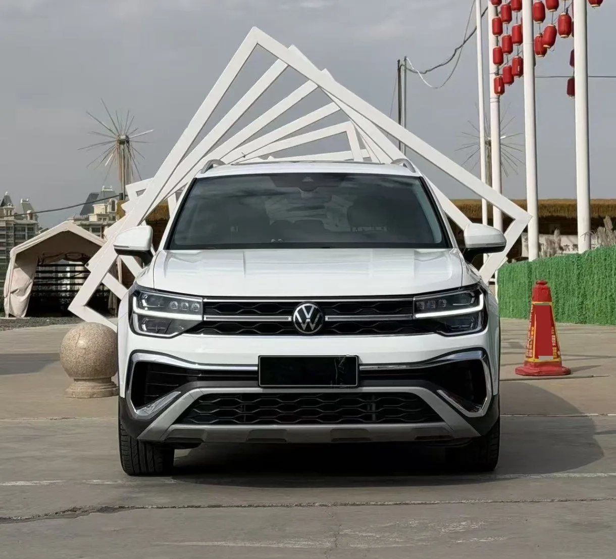 Volkswagen 2023 Touareg 1.5TSI 300TSI Front-Wheel Drive "New Moon" Edition, Automatic Transmission