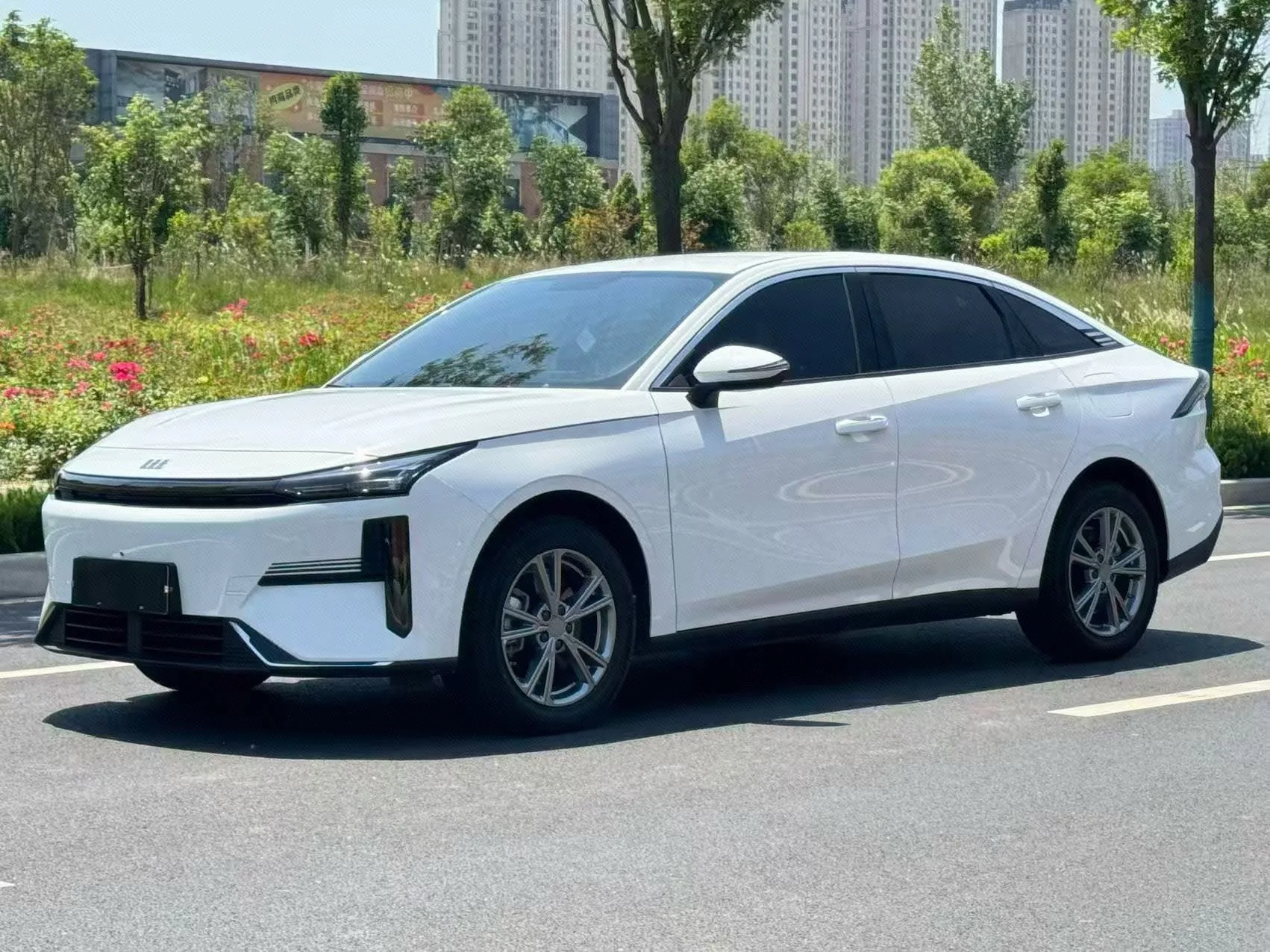 Geely Galaxy 2025 L6 EM-i 1.5 140km Long Range Edition, Automatic Transmission