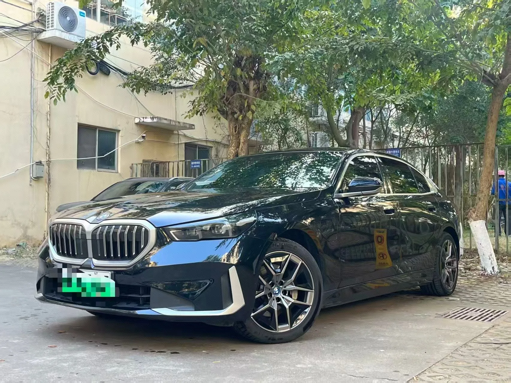 2024 BMW i5 eDrive 35L Luxury Package