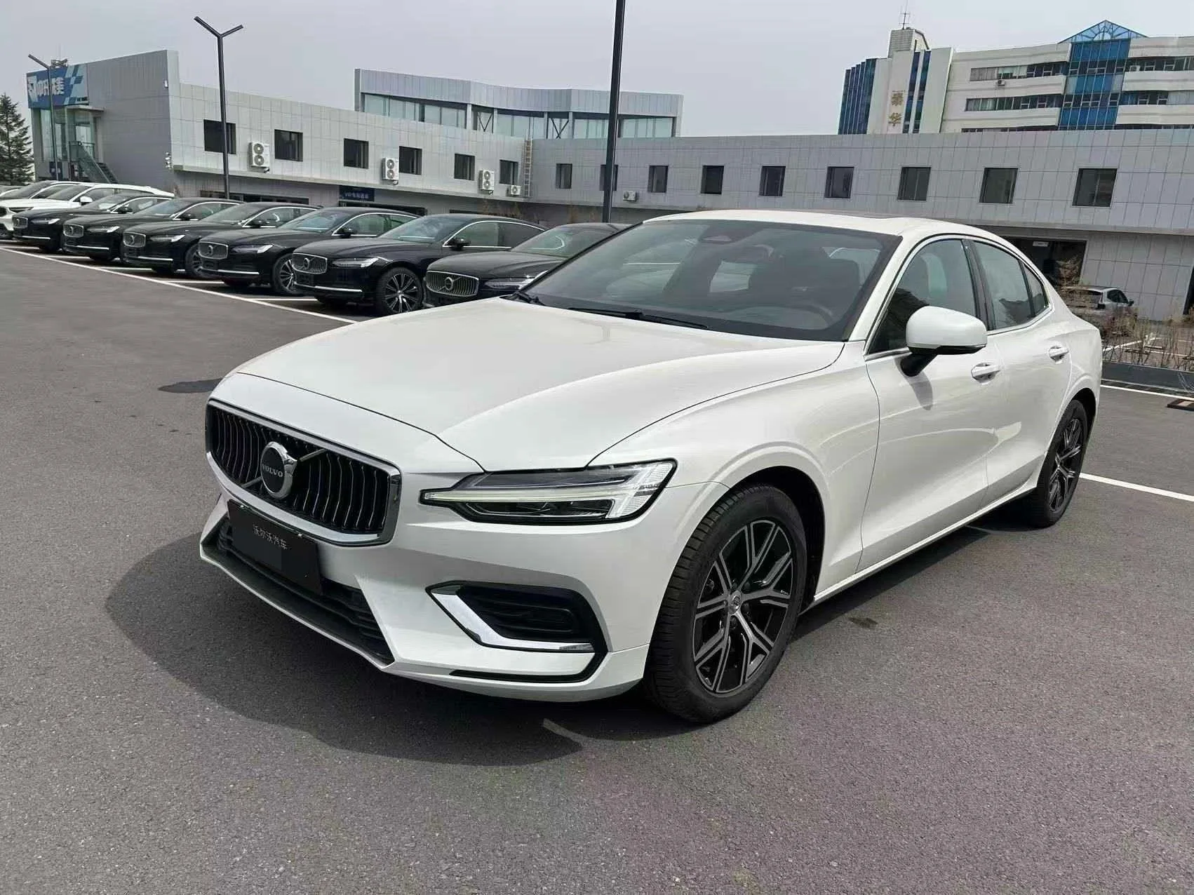 2026 Volvo S60 48V 2.0T B4 Inscription Luxury Edition Automatic