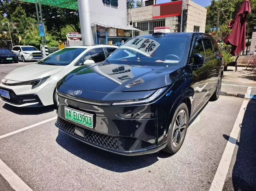 Toyota 2025 Platinum 3X 520 Pro High-End Intelligent Driving Edition Automatic Transmission
