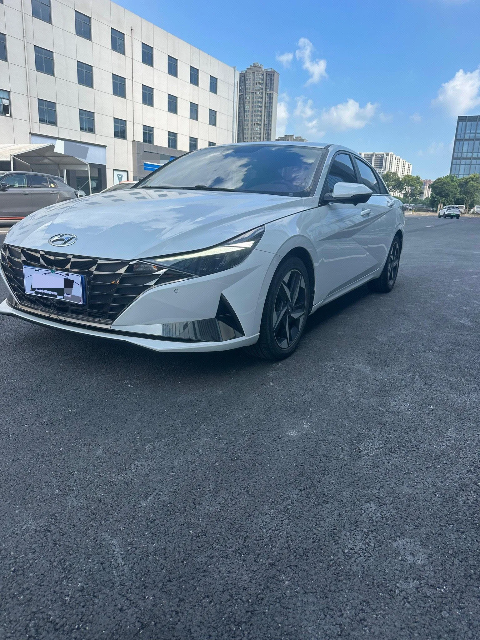 Hyundai Elantra 2021 1.5L CVT LUX Premium Edition