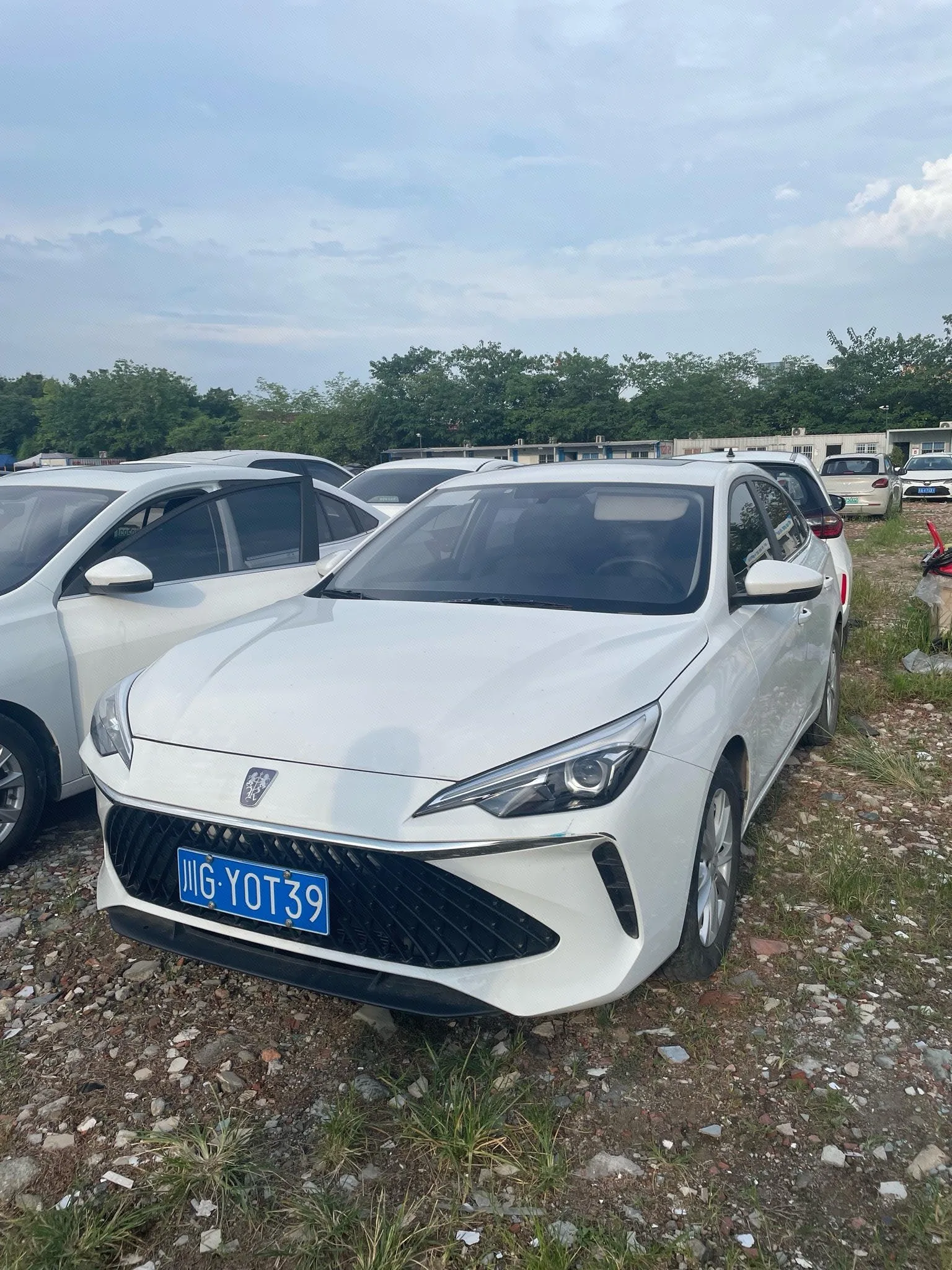 Roewe i5 2023 1.5L CVT Luxury Edition