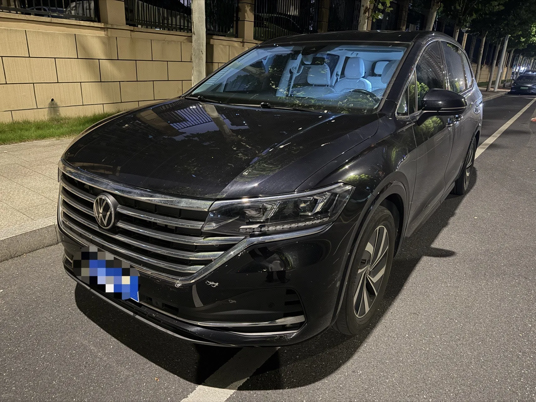 Viloran 2022 380TSI Premium Edition