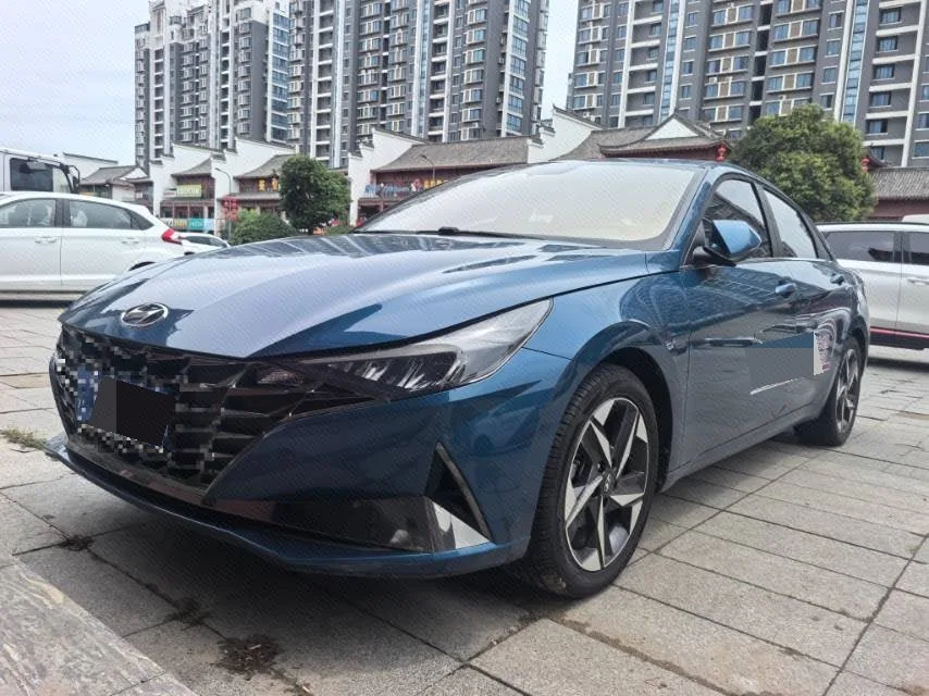 Hyundai Elantra 2021 1.5L CVT LUX Premium Edition