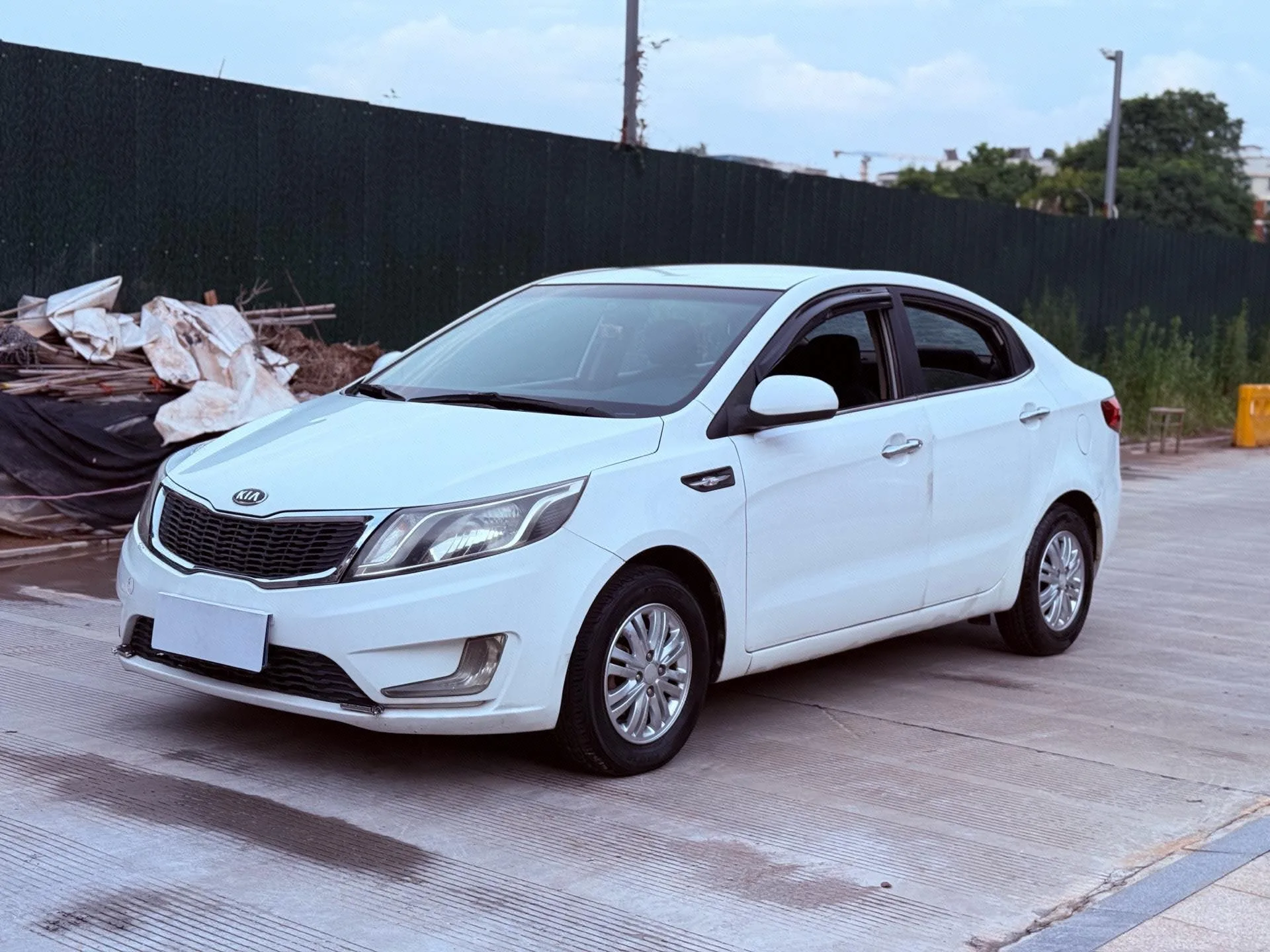 Kia K2 2012 Sedan 1.4L AT GLS Anniversary Edition