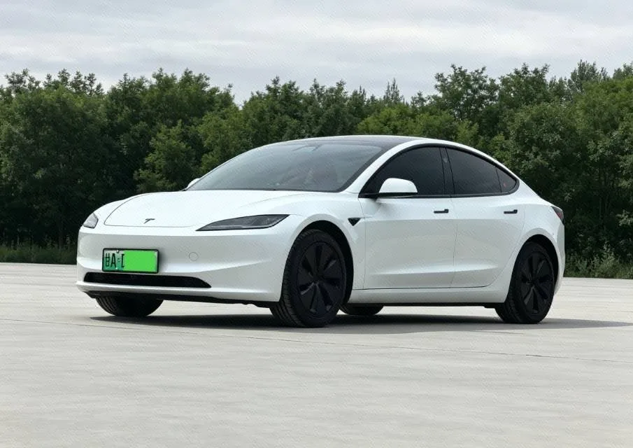 Tesla 2025 Model 3 Rear-Wheel Drive (Facelift) Automatic