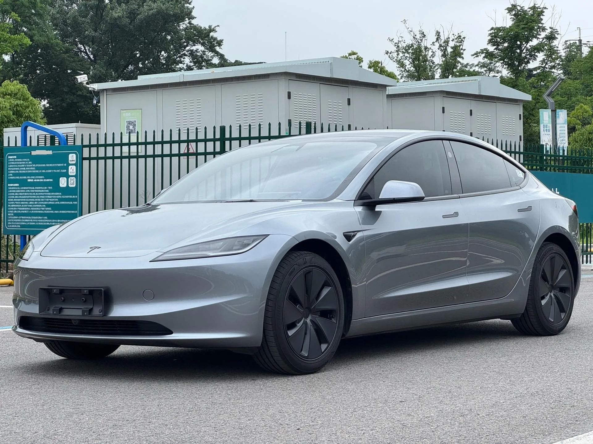 Tesla 2025 Model 3 Rear-Wheel Drive (Facelift) Automatic